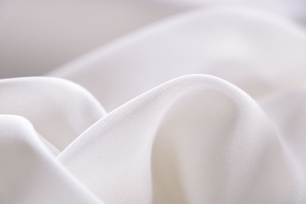 Tessuto Cady Bianco Ottico in seta per abbigliamento
