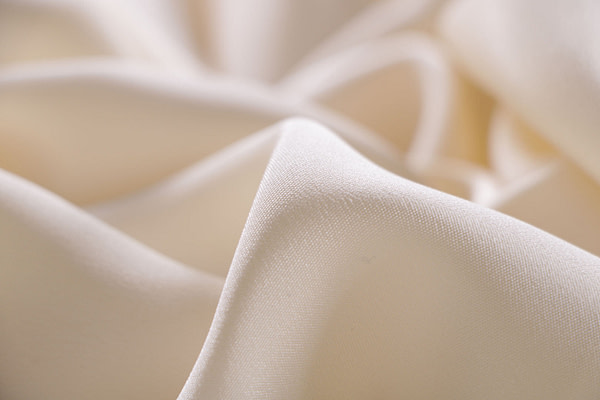 Tessuto Drap Latte per Abbigliamento