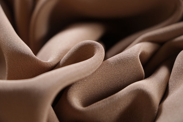 Tissu Couture Drap Marron miel en Soie