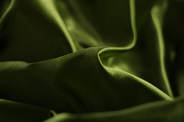 Tissu Couture Duchesse Vert mousse en Soie