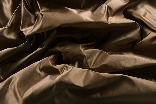 Tissu Couture Duchesse Marron noisette en Soie