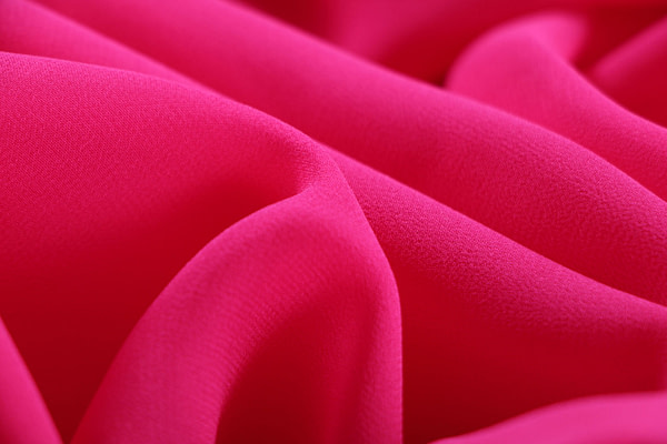 Tessuto Georgette Fuxia in seta per abbigliamento