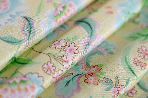 Tessuto Crepe Fiori Etnici ST000669 per Abbigliamento