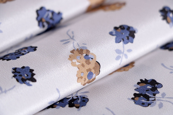 Tessuto Crepe Fiori Bouquet ST000768 per Abbigliamento