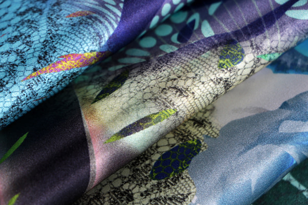 Abstract Print Apparel Fabric ST000904