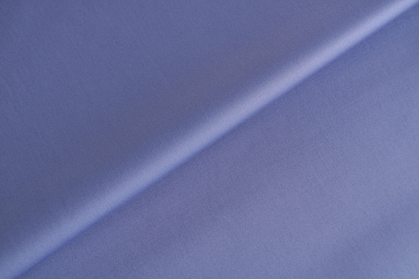 Tissu satin de coton léger bleu vif pour pantalons unisexes