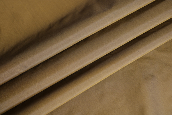 Tessuto Taffetas Cangiante UN001479 per Abbigliamento