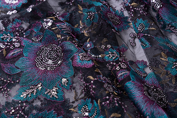 Flowers Laces-Embroidery Apparel Fabric UN001202