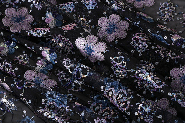 Flowers Laces-Embroidery Apparel Fabric UN001279