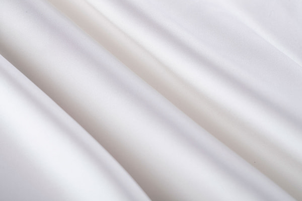 Tissu mikado blanc en soie pour les robes de mariée | new tess
