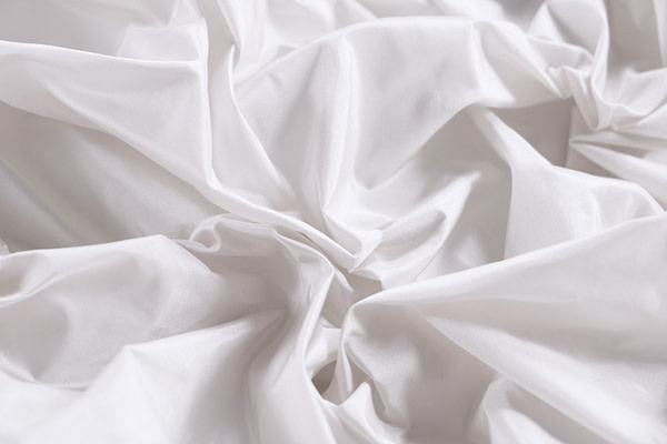 Tissu Taffetas en pure soie blanc pour vêtements
