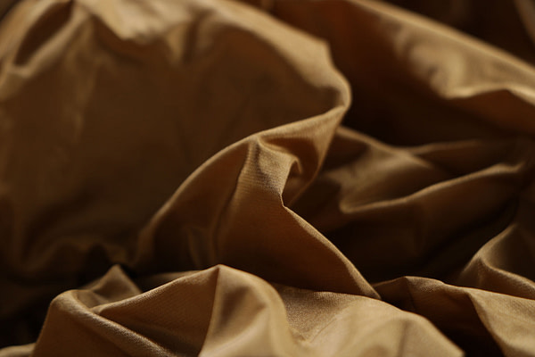 Mustard yellow taffeta fabric in pure silk | new tess