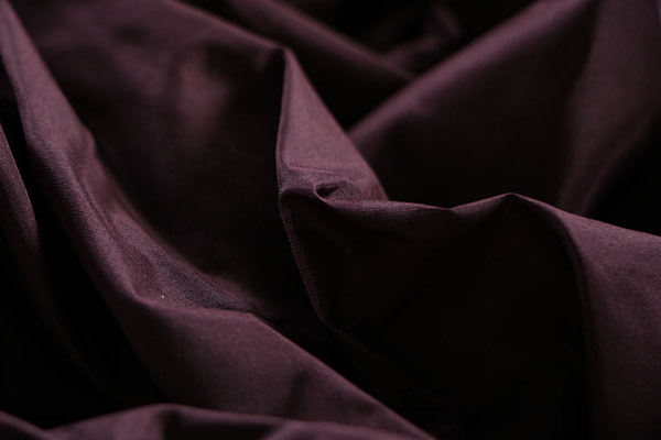 Rouge Noir purple taffeta fabric in pure silk | new tess
