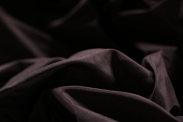 Dark brown taffeta fabric in pure silk | new tess