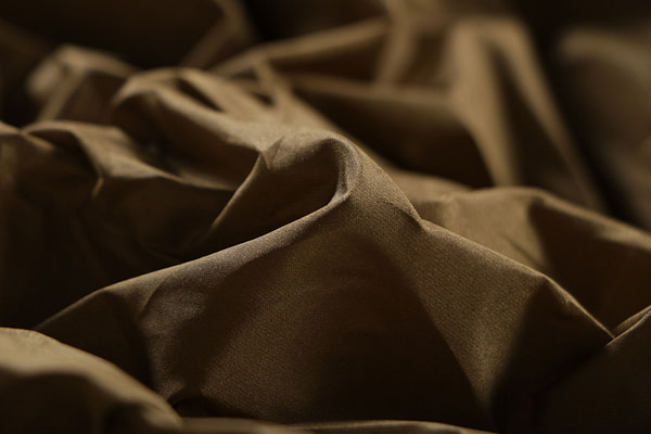 Oil green taffeta fabric in pure silk | new tess