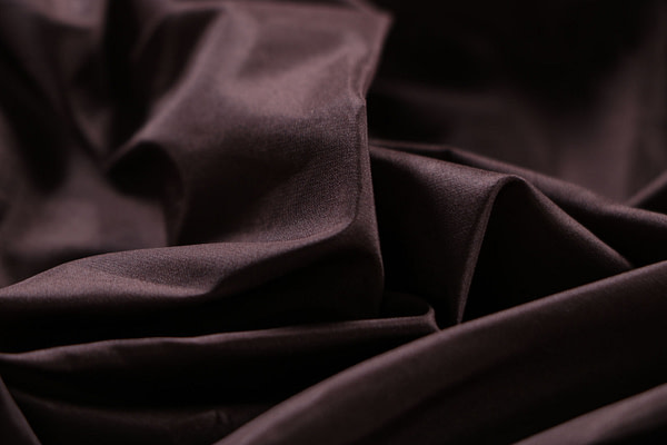 Chocolate brown taffeta fabric in pure silk | new tess