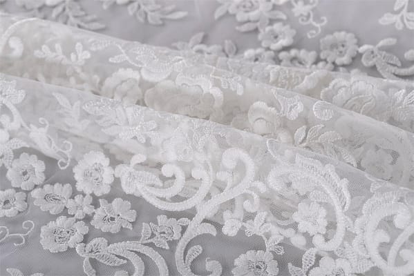 Tulle bianco ricamato per abito da sposa | new tess