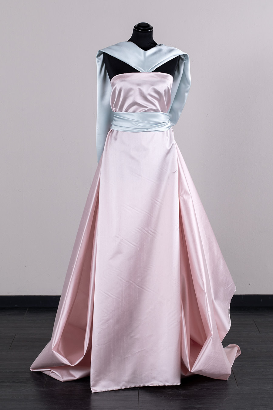Pink silk shantung satin fabric for dressmaking and high fashion | new tess