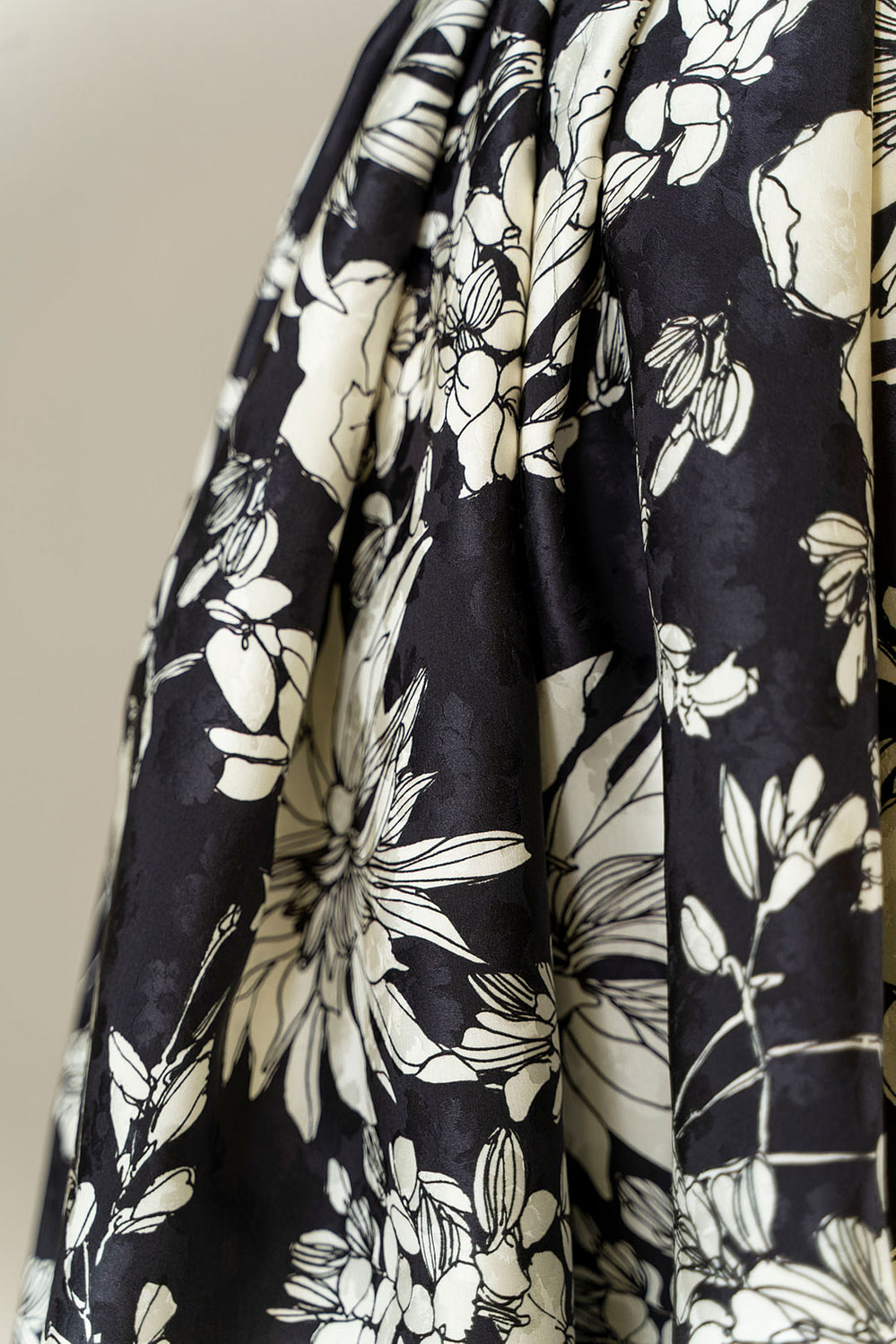 Floral viscose jacquard fabric for full circle skirt | new tess