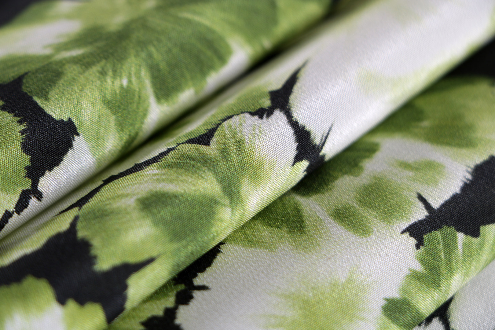 Black, Green Silk Apparel Fabric ST000675