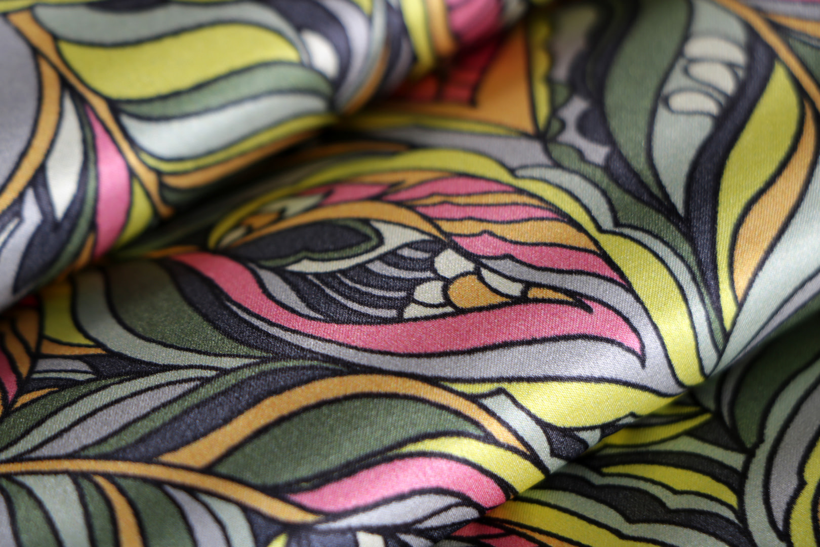 Geometric Print Apparel Fabric ST000792