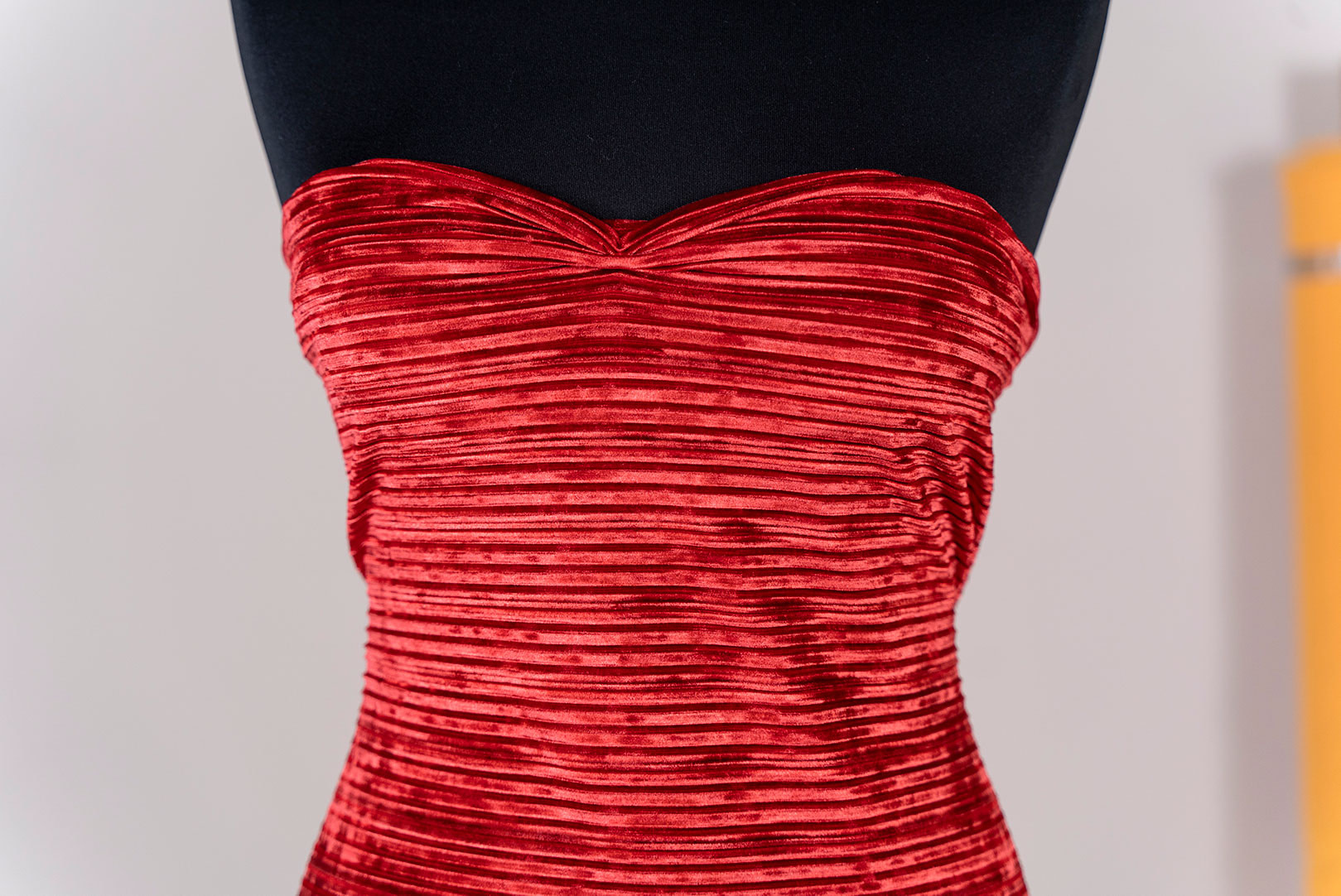 Tessuto In Velluto Elasticizzato Bordeaux Venduto Tagliato Su